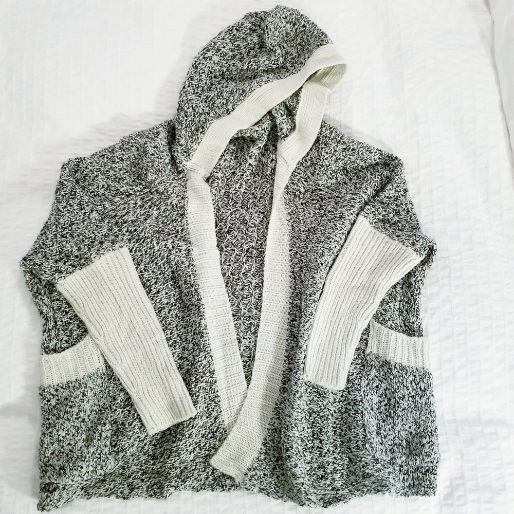 3/$45 | Retrod | Black White Knit Cardigan Sweater